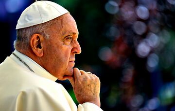 Папа Римський перебуває у критичнному стані