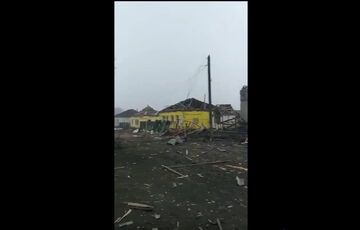 Россияне ударили ракетой по своему же селу: видео последствий