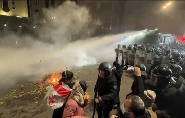 У Грузії розігнали мітинг опозиції, людей били до знепритомнення: відео