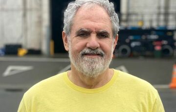 Помер продюсер Титаніка та Аватара