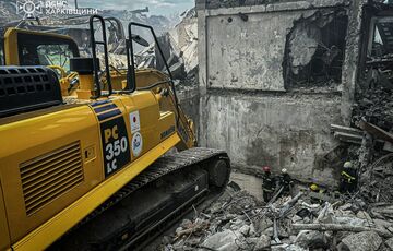 Спасатели нашли еще одно тело среди руин харьковского предприятия, по которому Россия ударила 7 июня