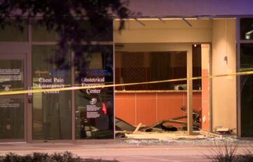 В Техасе автомобиль протаранил больницу