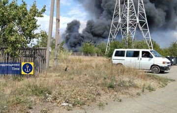 В Мариуполе произошел масштабный пожар в районе военной базы РФ