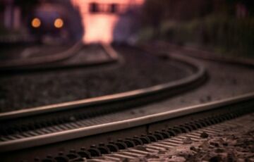 Через обледеніння поїзда приходять із запізненням: графік Через обледеніння поїзда приходять із запізненням: графік