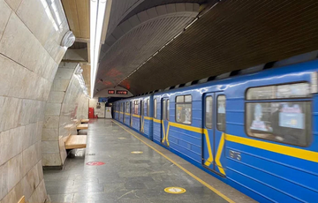 Метро Києва працює зі збоями через перепади напруги (Оновлено)