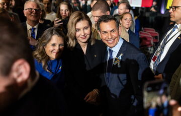 В России придумали новый фейк, как Зеленская накупила украшений в Cartier на миллион