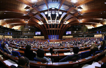 ПАРЄ закликала Україну утриматися від будь-яких дій, які згубно впливають на верховенство права