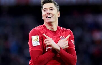 Левандовски вывел Баварию на первое место в чемпионате Германии Левандовски вывел Баварию на первое место в чемпионате Германии
