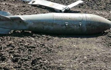 Росіяни вдарили КАБами по селу на Харківщині: загинула жінка, її син поранений