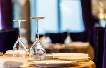 Неслыханный скандал в Чехии: сотрудник ресторана включил украинской беженке российский гимн