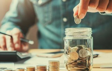 Накопить на мечту: эксперт назвала 6 эффективных приемов экономии