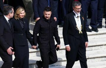 Зеленский приехал на интронизацию Папы Римского Зеленский приехал на интронизацию Папы Римского