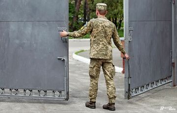 В ТЦК и на других военных объектах усилят меры безопасности В ТЦК и на других военных объектах усилят меры безопасности