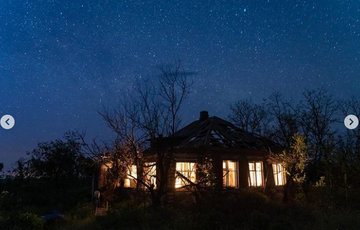 ”Мы те, кто разгоняет тьму”: украинский фотограф ”вдохнул жизнь” в разрушенные оккупантами дома