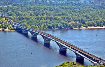В Киеве восстановлено движение по мостам Метро и Патона  В Киеве восстановлено движение по мостам Метро и Патона
