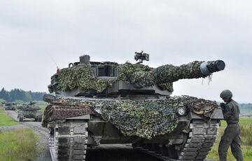 Военный эксперт назвал вероятные сроки появления танков Leopard на поле боя в Украине 