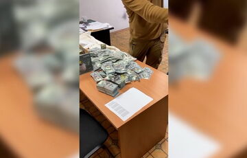 При обыске у бывшего председателя Черниговской областной ВВК обнаружили около 1 млн долларов При обыске у бывшего председателя Черниговской областной ВВК обнаружили около 1 млн долларов