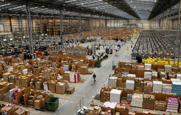 Працівники Amazon почали страйк в Німеччині Працівники Amazon почали страйк в Німеччині