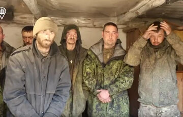 Українські бійці взяли в полон російських військових у Курській області Українські бійці взяли в полон російських військових у Курській області