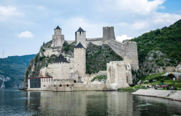 Президент Сербії назвав війну в Україні ”істерією”, якою хоче скористатися Косово