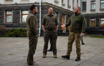 Зеленский хочет уволить Залужного из-за разногласий по мобилизации, но пока что заменить его некем, - СМИ