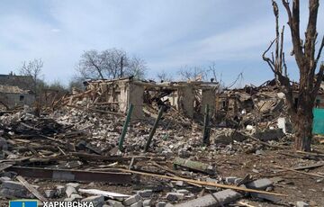 Россияне с дрона атаковала машину ”скорой” в Харьковской области, ранен водитель Россияне с дрона атаковала машину ”скорой” в Харьковской области, ранен водитель