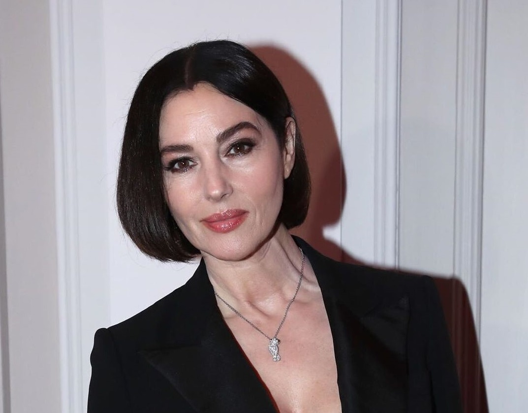 Сногсшибательную Монику Беллуччи сфотографировали во время страстного поцелуя с парнем-моделью 