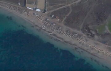 Росіяни вздовж кримського узбережжя викопали близько 200 км траншей: відео