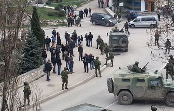 ”Знаходилися там незаконно”: росіян попередили про неминуче видворення з Криму