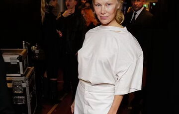 Памела Андерсон знову вийшла на червону доріжку без макіяжу та викликала фурор: фото