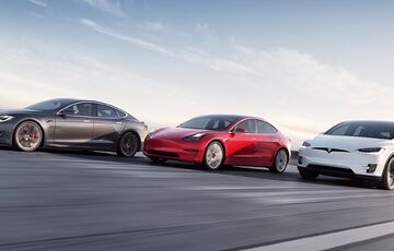 Tesla побила рекорд годовой продажи автомобилей 
