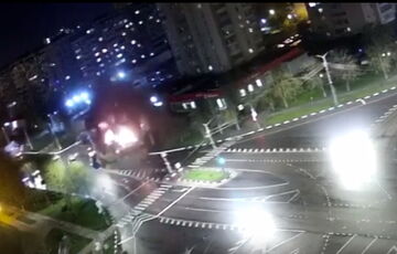 З'явилося відео вибуху у Бєлгороді: вибухова хвиля закинула машину на дах магазину