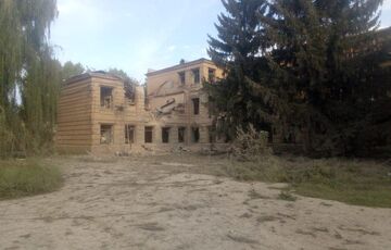 Росіяни розбомбили хімічний технікум у Слов'янську: фото
