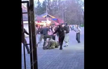 Копы задержали четырех подростков, которые избили военного в киевском гидропарке