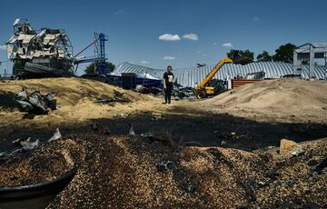 ”Вирощений під сиренами, зібраний під ракетним обстрілом”: фото знищеного під Одесою врожаю ”Вирощений під сиренами, зібраний під ракетним обстрілом”: фото знищеного під Одесою врожаю
