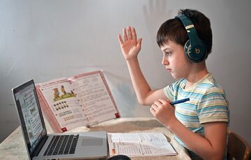 Черкасские школьники 8-9 мая уходят на дистанционку, а одесские учатся оффлайн Черкасские школьники 8-9 мая уходят на дистанционку, а одесские учатся оффлайн