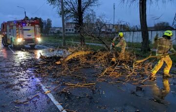 Укрзалізниця попереджає про сильні затримки потягів через негоду Укрзалізниця попереджає про сильні затримки потягів через негоду