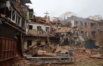 У Харкові зростає кількість поранених під час ракетного удару: нові кадри