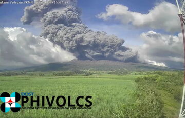 На Филиппинах начал извержение вулкан Канлаон: эвакуированы около 87 тысяч человек