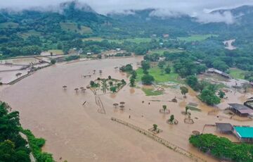 У Таїланді через тайфун Ягі затоплено заповідник зі слонами