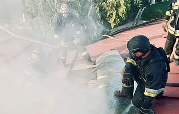 Россияне обстреляли спасателей, которые тушили пожар в соборе после утреннего удара: фото