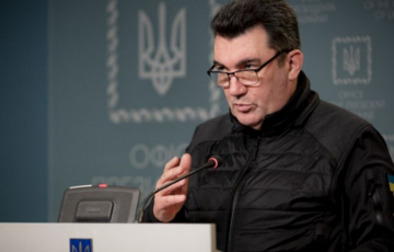Це ми ще не починали: Данілов прокоментував удари по складах окупантів Це ми ще не починали: Данілов прокоментував удари по складах окупантів