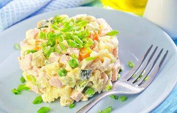 Застілля без наслідків: експерт розповіла, як довго можна зберігати олів'є і холодець