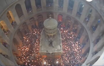 У храмі Гробу Господнього зійшов Благодатний вогонь: кадри