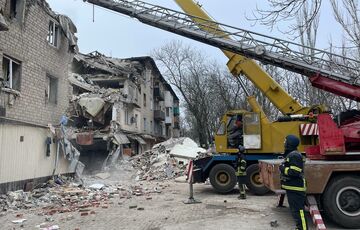 Из-под завалов в Селидово достали тело еще одной жертвы