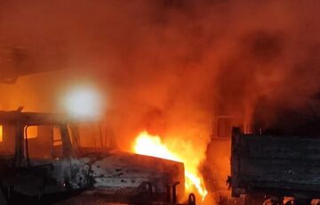 Росіяни обстріляли Херсон, залишивши енергетиків без автомобілів