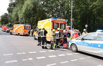 У Берліні автомобіль в'їхав у групу людей, серед постраждалих є діти У Берліні автомобіль в'їхав у групу людей, серед постраждалих є діти