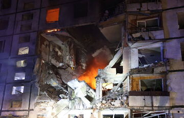 Росія вдарила ФАБ-500 по житловому будинку у Харкові: нові кадри наслідків