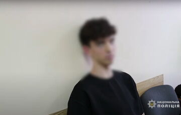 Посміхається та ігнорує питання: МВС показало відео з підозрюваним у вбивстві Фаріон