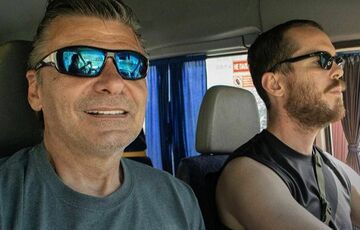 Оккупанты расстреляли автомобиль с иностранными волонтерами в Донецкой области Оккупанты расстреляли автомобиль с иностранными волонтерами в Донецкой области